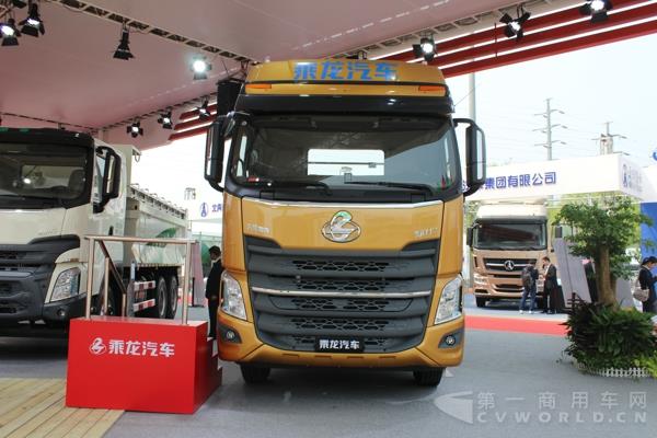 東風柳汽乘龍6×4平頭牽引車（H7-玉柴6K） (2).jpg