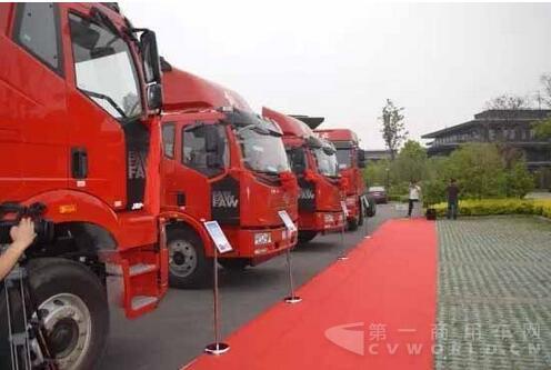 一汽解放J6P貨車(chē)徐州勁銷(xiāo)239臺(tái).jpg