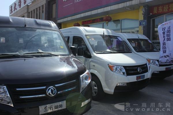 現(xiàn)場展車2.jpg