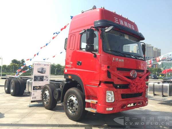 現(xiàn)場展示的御龍S8 8X4載貨車外觀及內(nèi)飾 (13).jpg