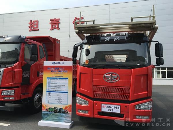 解放J6M 6×2 中置軸轎運(yùn)車(chē).jpg