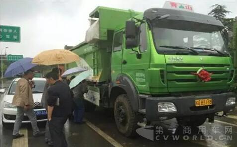 “同步服務(wù)”助力安徽渣土車市場開拓4.jpg