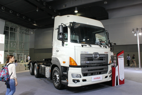 廣汽日野展示的450馬力6X4牽引車 (5).jpg