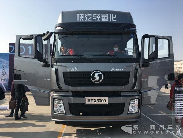 陜汽德龍X3000輕量化牽引車.jpg