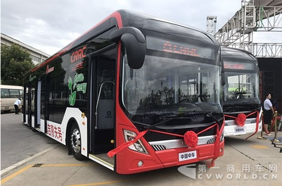 白俄羅斯大使考察湖南 獲贈(zèng)中車時(shí)代電動(dòng)客車.png