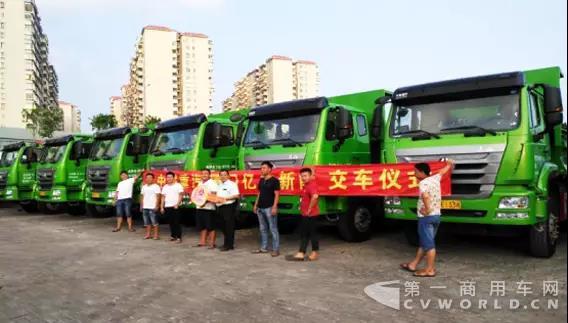 150輛中國(guó)重汽新型智能渣土車(chē)助力廈門(mén)城市建設(shè)1.jpg