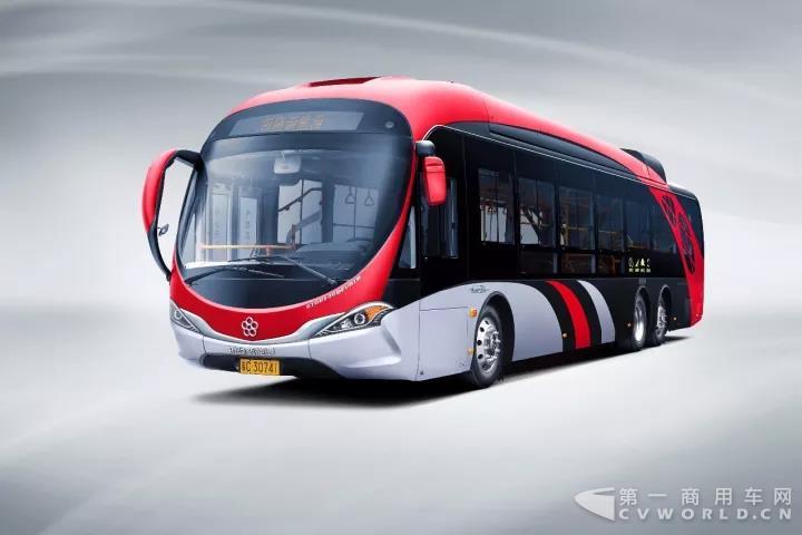 銀隆新能源成都產(chǎn)業(yè)園首臺(tái)“18米純電動(dòng)BRT”正式下線7.jpg