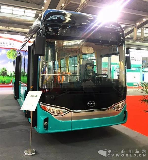 五洲龍股份新能源物流車及氫燃料電池車強(qiáng)勢亮相第十二屆物博會3.jpg