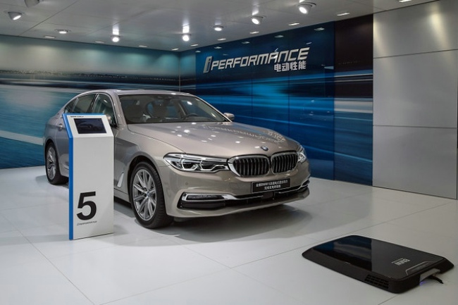 2019款BMW 5系插電式混合動(dòng)力無(wú)線充電版.jpeg