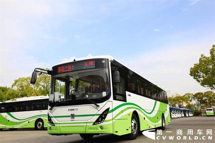 申沃客車：29輛SWB6128BEV59城郊車交付崇明公交.jpg