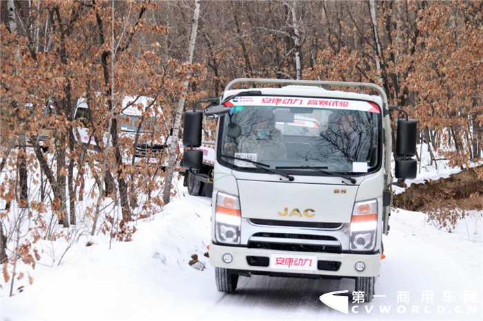 【第一商用車網(wǎng) 原創(chuàng)】進(jìn)入下半年，商用車市場(chǎng)延續(xù)了二季度開始的“連降”勢(shì)頭，且降幅還有逐月擴(kuò)大之勢(shì)，不少細(xì)分市場(chǎng)連降勢(shì)頭擴(kuò)大至“四連降”，輕卡市場(chǎng)就是其中之一。