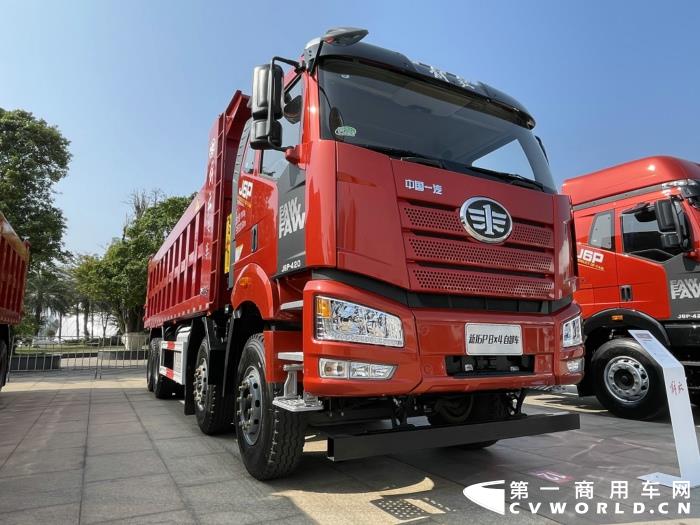 新J6P 8x4自卸車.jpg