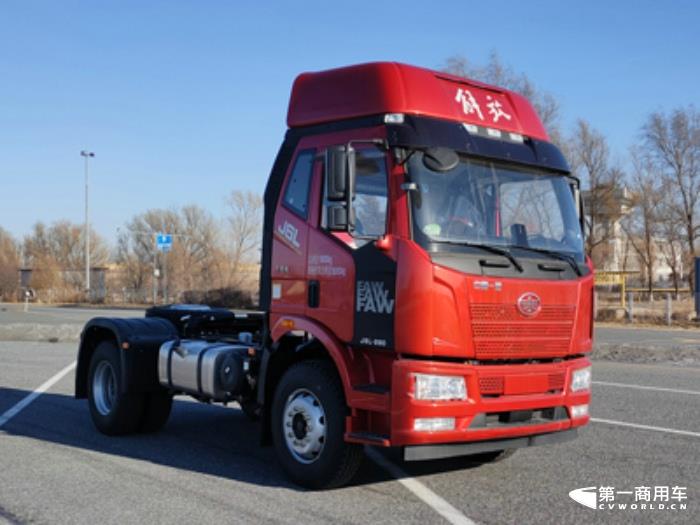 解放J6L 4x2牽引車(chē)，搭載解放CA6DK1發(fā)動(dòng)機(jī)，320馬力.jpg