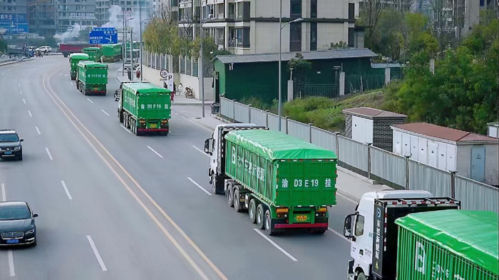 上汽紅巖助陣全國首組省際換電重卡干線運(yùn)輸項(xiàng)目正式啟運(yùn)！3.png