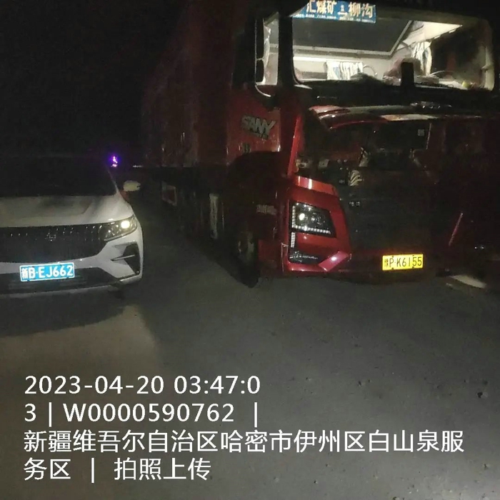 沙塵暴驅(qū)車307公里深夜外出救援2.jpg