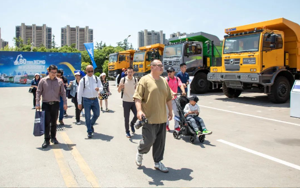 匠心承載 智見未來！400名國際客戶相聚徐工汽車2.png