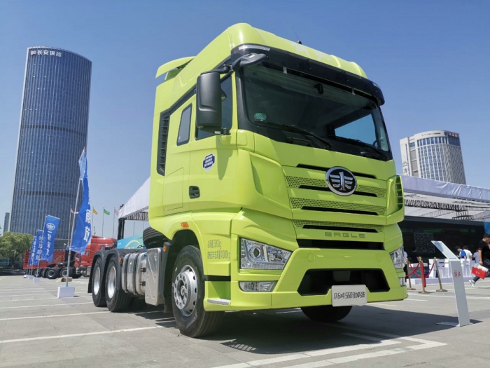 解放J7 6x4 560馬力牽引車.jpg