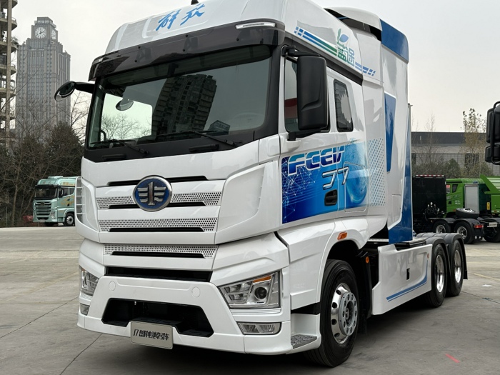 J7燃料電池牽引車.jpg