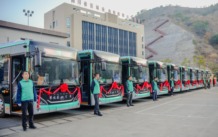 新年“開門紅”，100輛宇通客車交付攀枝花5.png