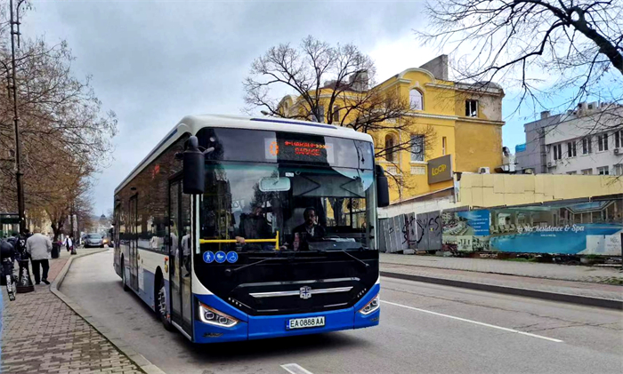 運(yùn)行在保加利亞的中通N系純電動(dòng)城市客車.jpg