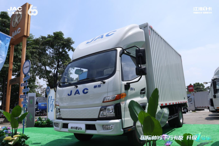 純電輕卡升級(jí)1號(hào)車(chē)帥鈴EV5全球上市2.png