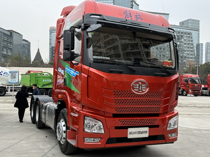 JH6 P2混動牽引車22.jpg