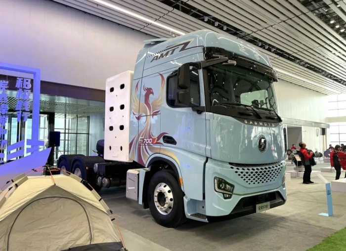 陜汽商用車延安重卡S700 CNG牽引車.jpg