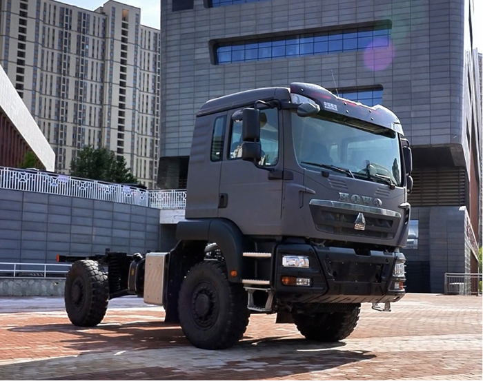 中國重汽豪沃中型4×4獨立懸架越野車：荒野主宰，肆意馳騁！.png