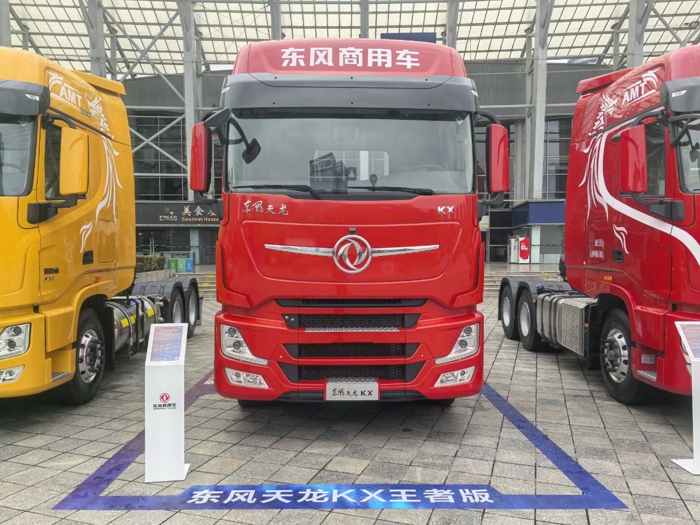 東風(fēng)天龍KX燃油牽引車龍擎580馬力 (2).jpg