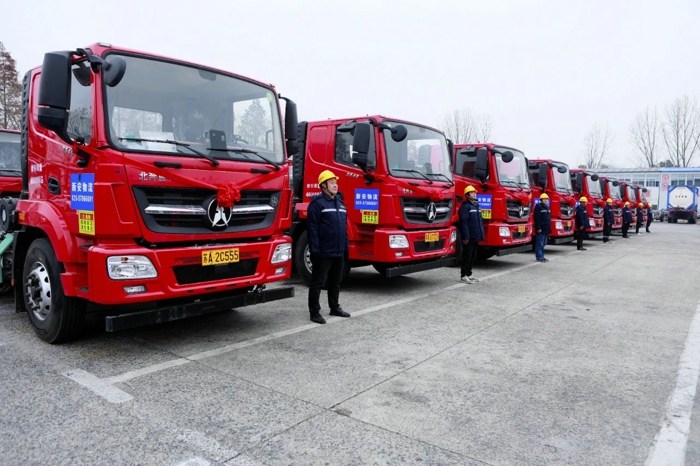 北奔重汽集團(tuán)&江蘇浩宇集團(tuán)交車儀式圓滿舉行3.jpg