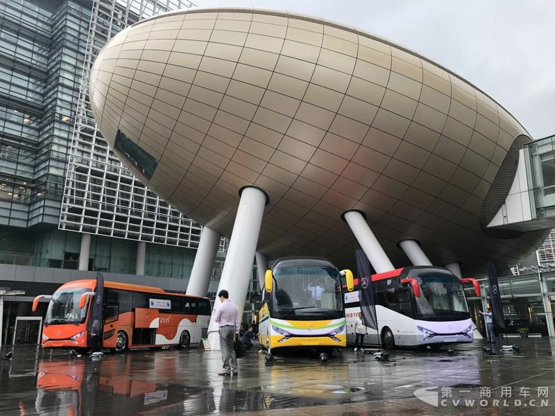 申龍SLK6116HKB歐六柴油客車，全部采用奔馳底盤