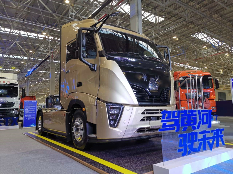 重汽黃河X7 4×2牽引車，搭載重汽MC13H發(fā)動機(jī)，國六