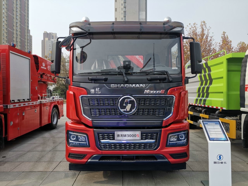 德龍M3000 S 6×4隨車起重運(yùn)輸車