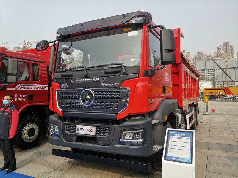 德龍M3000 S 8×4公路復(fù)合版自卸車