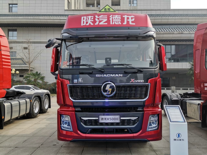 德龍X5000 6×4 460馬力AMT危化品牽引車