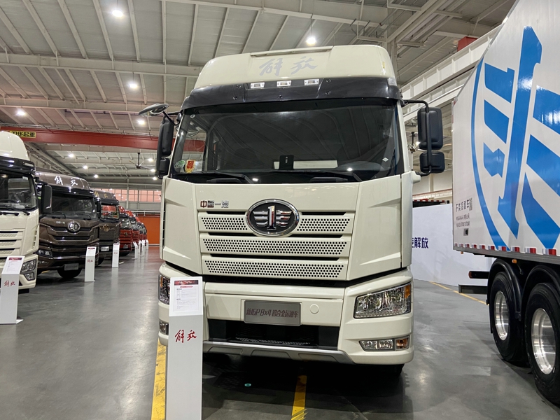 解放J6P 8×4鋁合金運油車